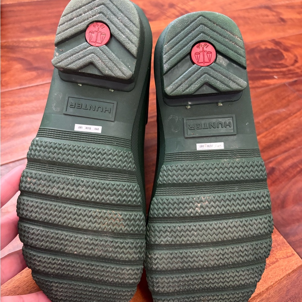 Hunter women’s Forest Green Rain Boots - Picture 4 of 4